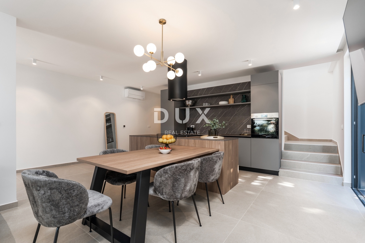 ISTRA, POREČ - Ekskluzivna vila, tri stanovanjske enote, luksuz ob morju