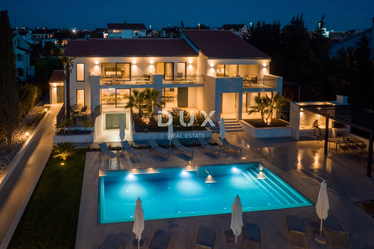 ISTRA, POREČ - Ekskluzivna vila, tri stanovanjske enote, luksuz ob morju