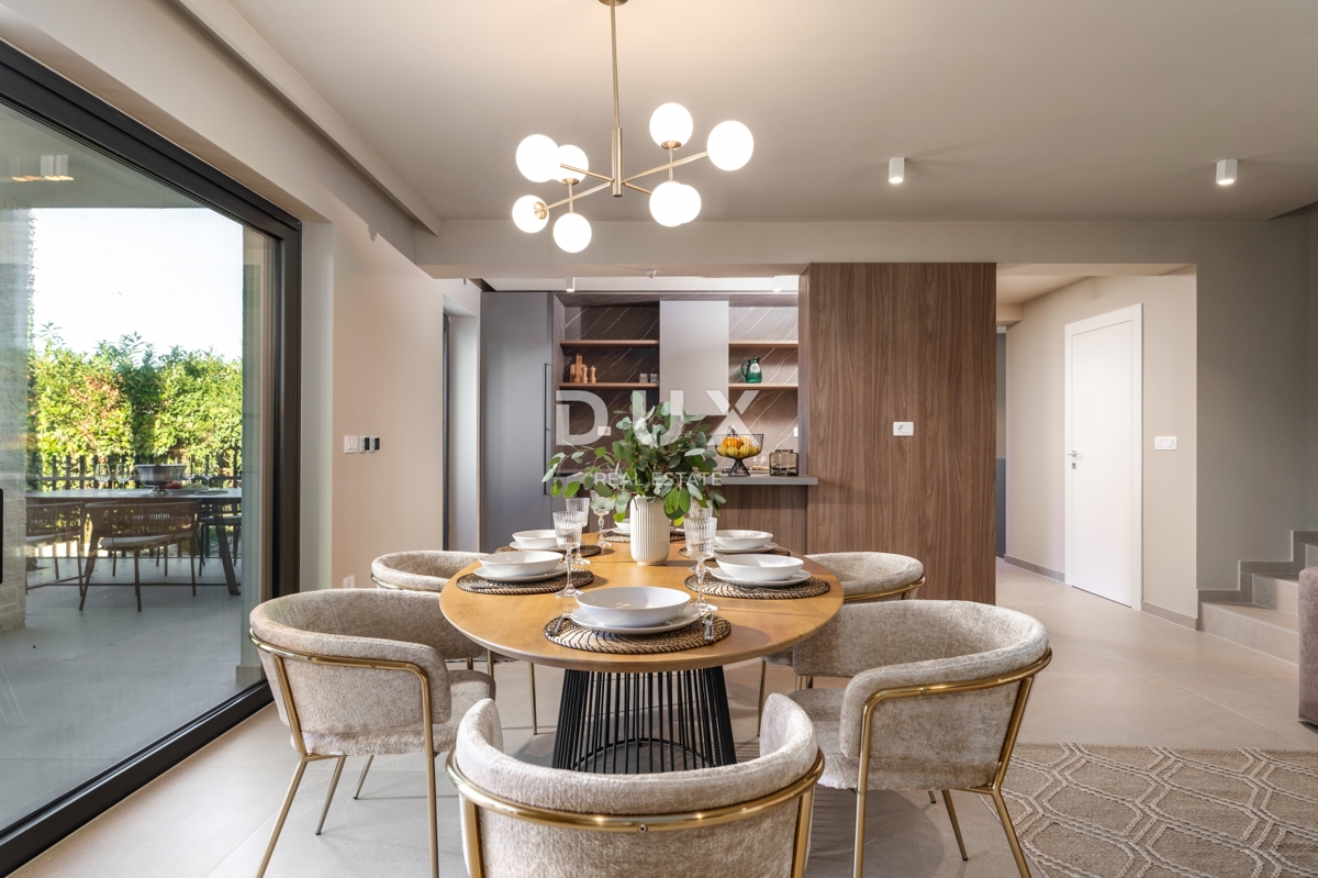 ISTRA, POREČ - Ekskluzivna vila, tri stanovanjske enote, luksuz ob morju