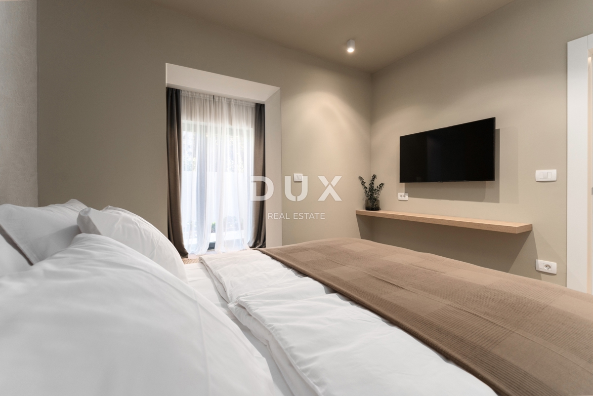 ISTRA, POREČ - Ekskluzivna vila, tri stanovanjske enote, luksuz ob morju