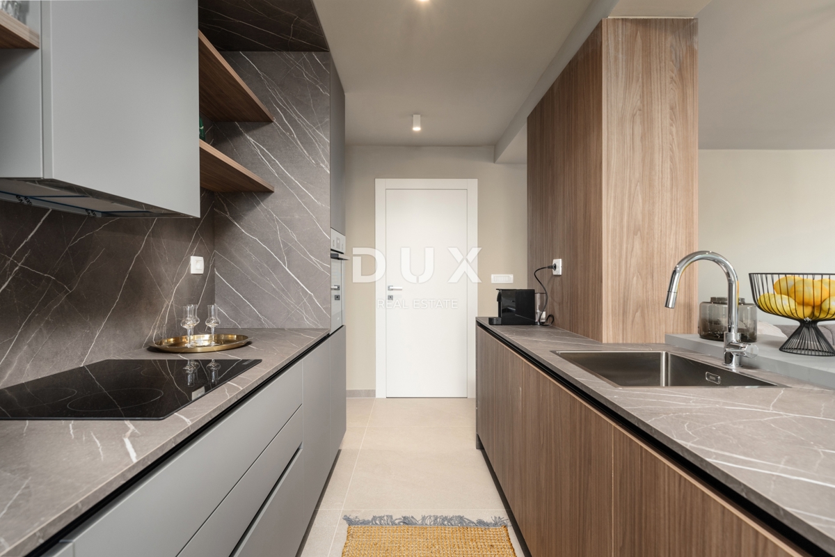 ISTRA, POREČ - Ekskluzivna vila, tri stanovanjske enote, luksuz ob morju