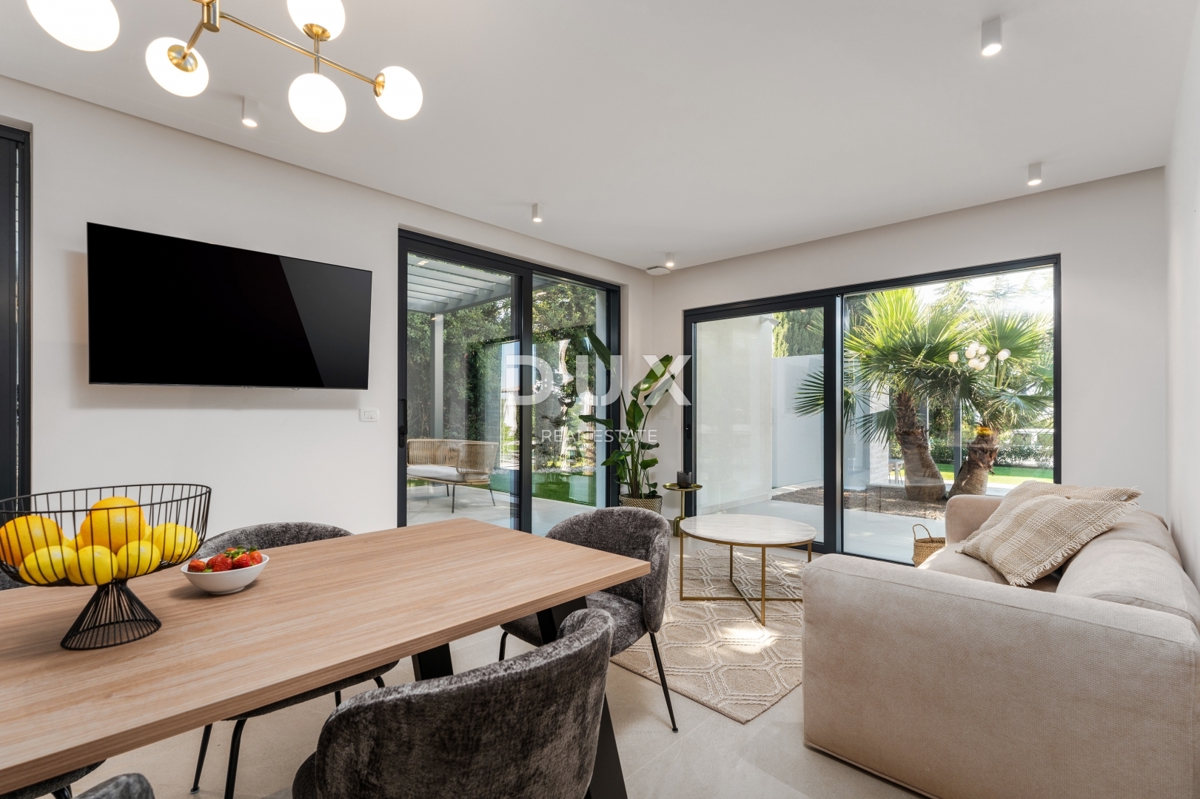 ISTRA, POREČ - Ekskluzivna vila, tri stanovanjske enote, luksuz ob morju