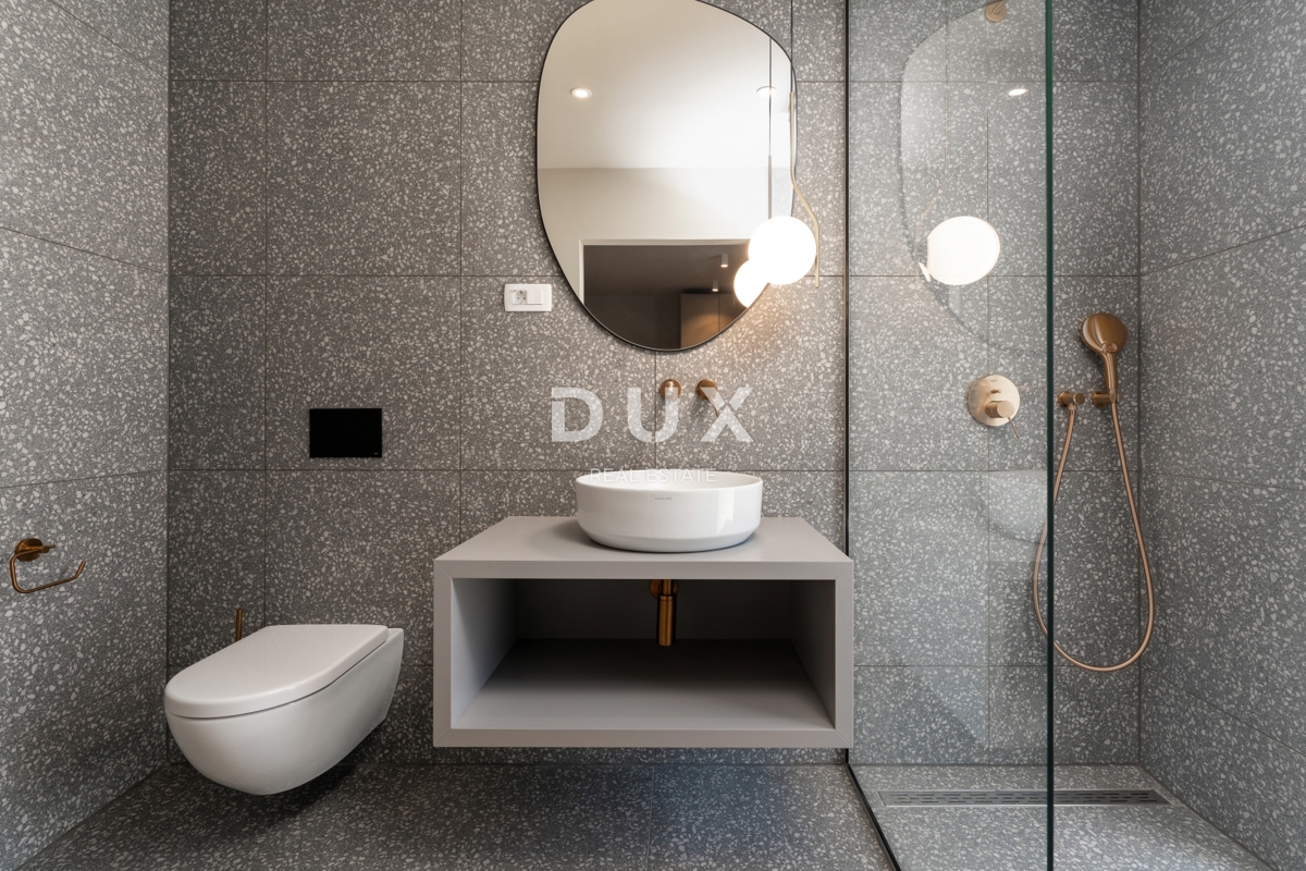 ISTRA, POREČ - Ekskluzivna vila, tri stanovanjske enote, luksuz ob morju