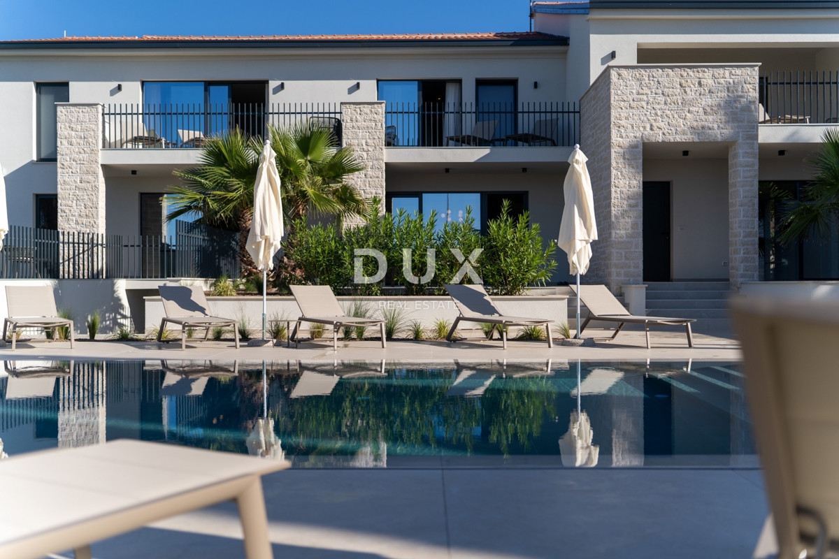 ISTRA, POREČ - Ekskluzivna vila, tri stanovanjske enote, luksuz ob morju