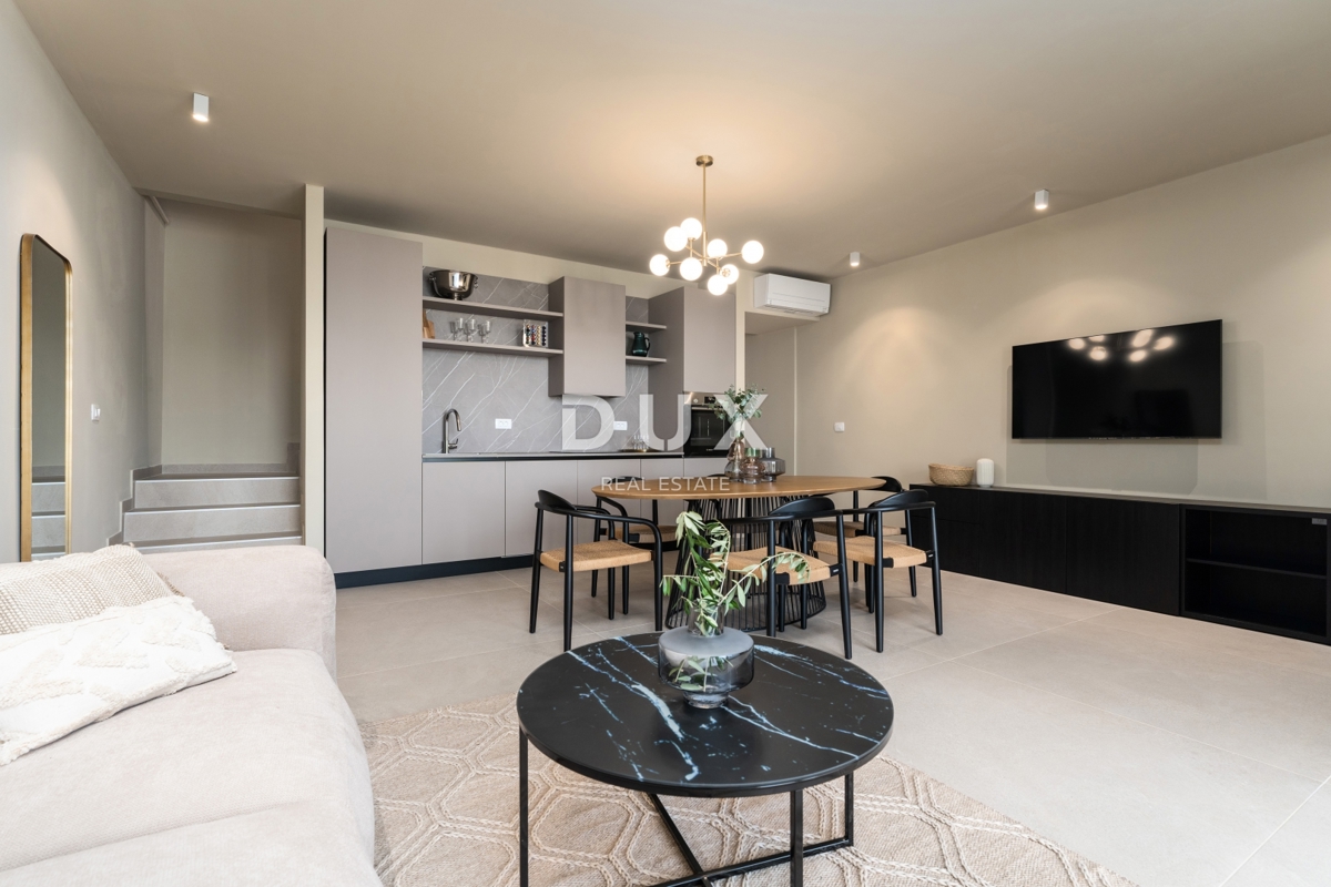 ISTRA, POREČ - Ekskluzivna vila, tri stanovanjske enote, luksuz ob morju