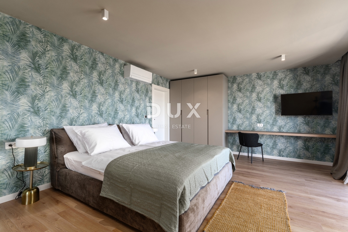 ISTRA, POREČ - Ekskluzivna vila, tri stanovanjske enote, luksuz ob morju