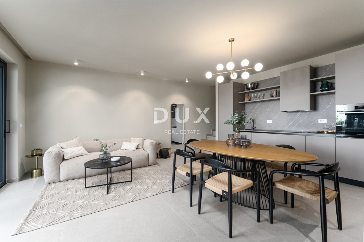 ISTRA, POREČ - Ekskluzivna vila, tri stanovanjske enote, luksuz ob morju