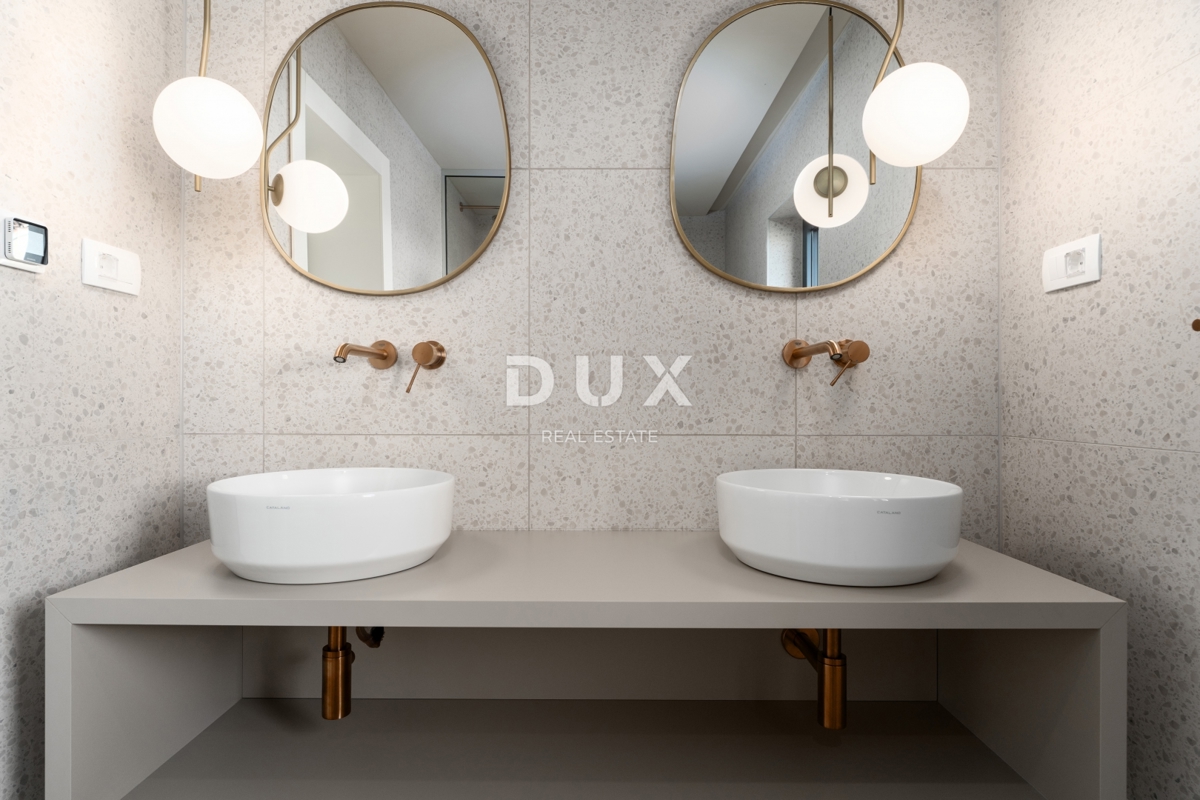 ISTRA, POREČ - Ekskluzivna vila, tri stanovanjske enote, luksuz ob morju