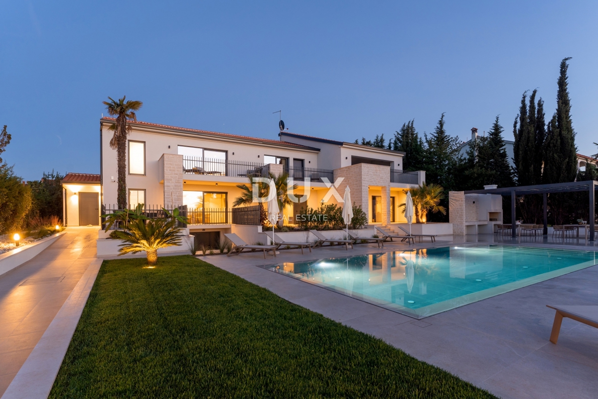 ISTRA, POREČ - Ekskluzivna vila, tri stanovanjske enote, luksuz ob morju