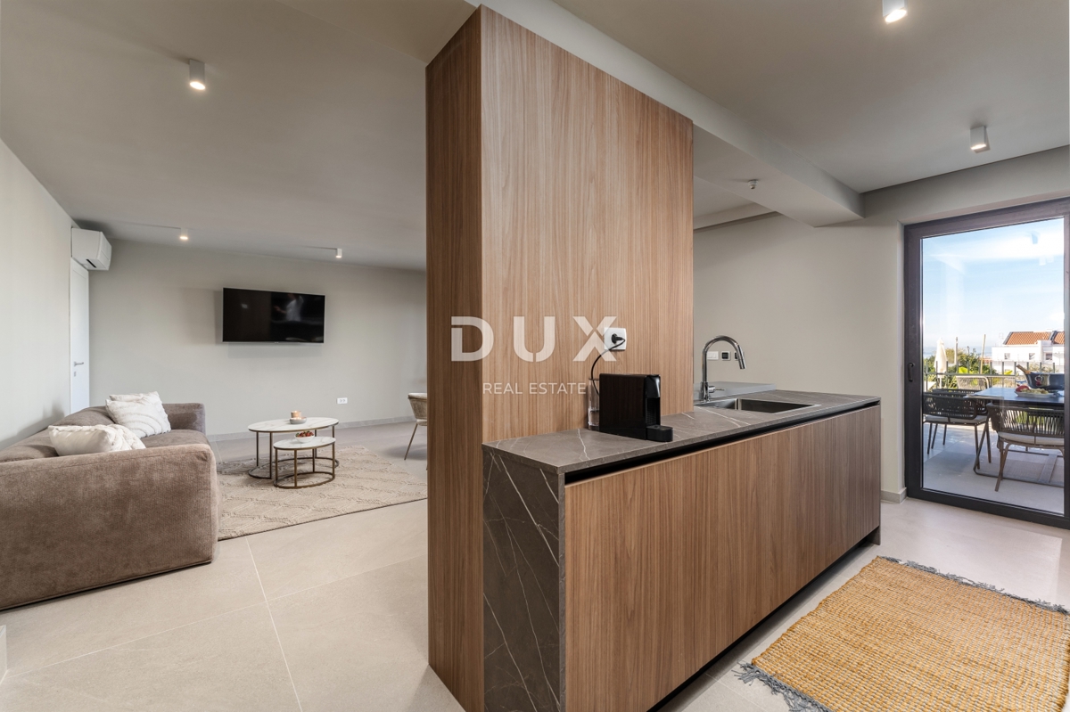 ISTRA, POREČ - Ekskluzivna vila, tri stanovanjske enote, luksuz ob morju