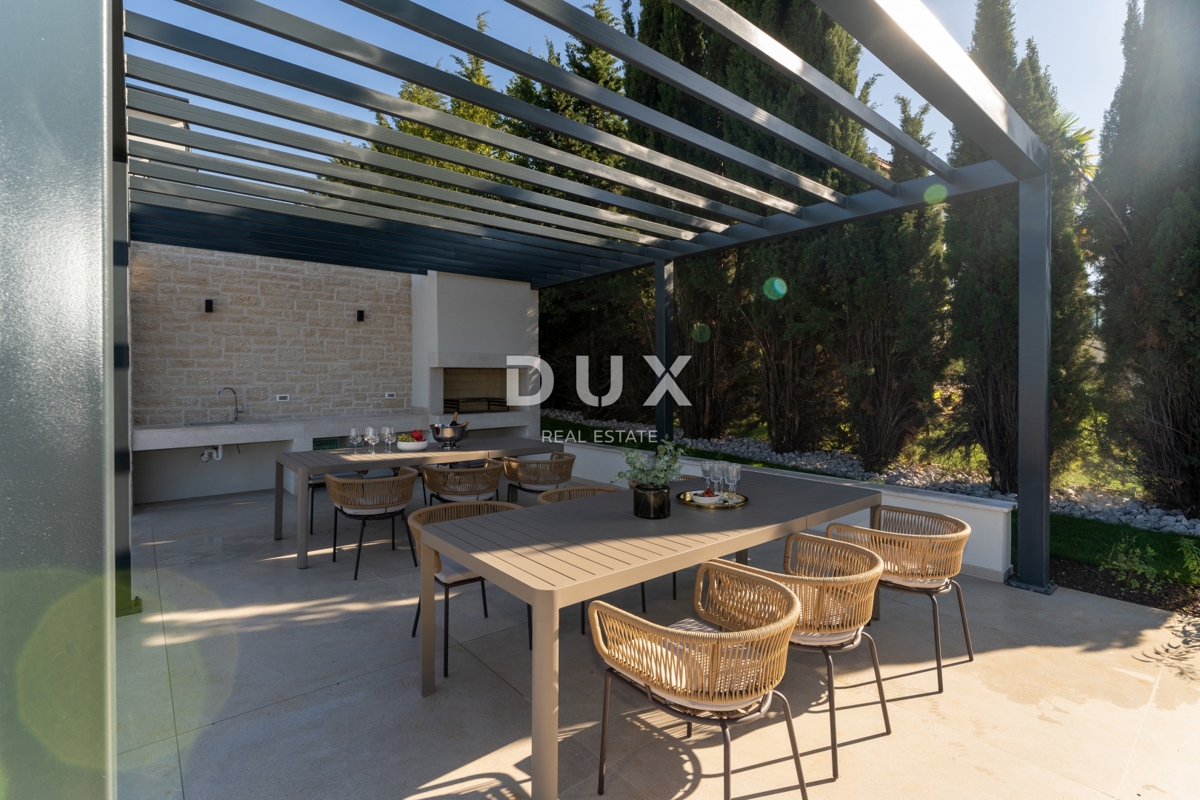 ISTRA, POREČ - Ekskluzivna vila, tri stanovanjske enote, luksuz ob morju