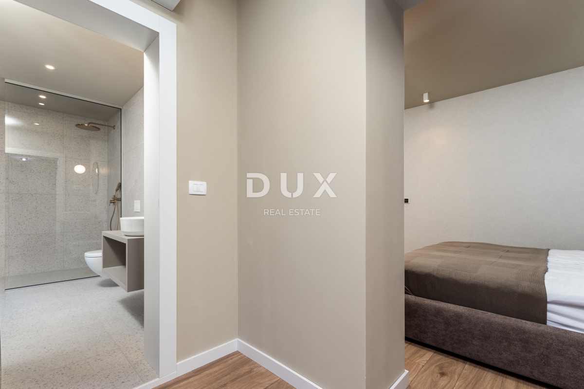 ISTRA, POREČ - Ekskluzivna vila, tri stanovanjske enote, luksuz ob morju