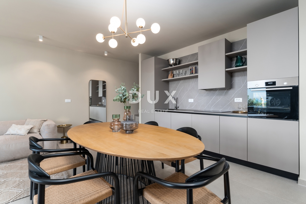 ISTRA, POREČ - Ekskluzivna vila, tri stanovanjske enote, luksuz ob morju