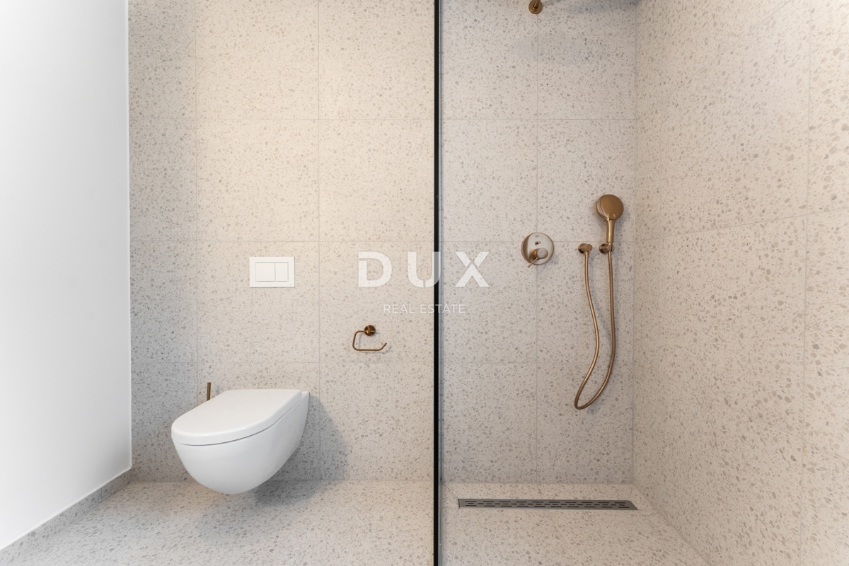 ISTRA, POREČ - Ekskluzivna vila, tri stanovanjske enote, luksuz ob morju