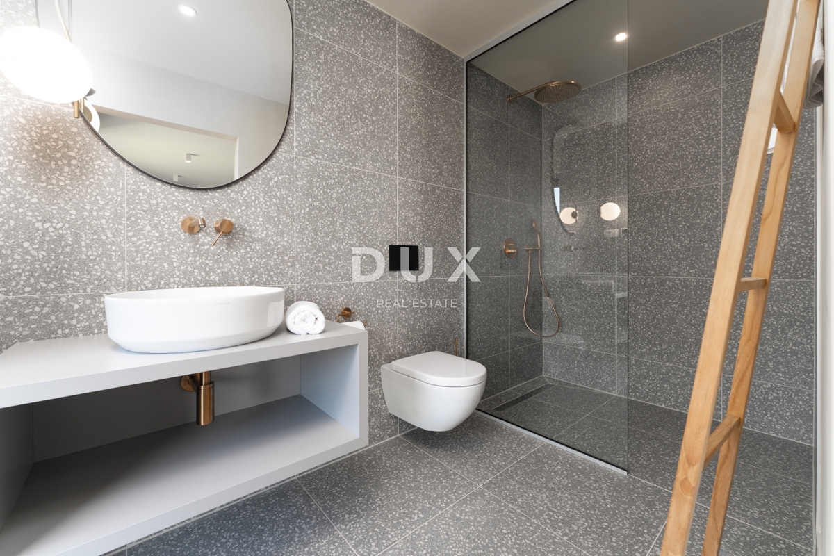 ISTRA, POREČ - Ekskluzivna vila, tri stanovanjske enote, luksuz ob morju