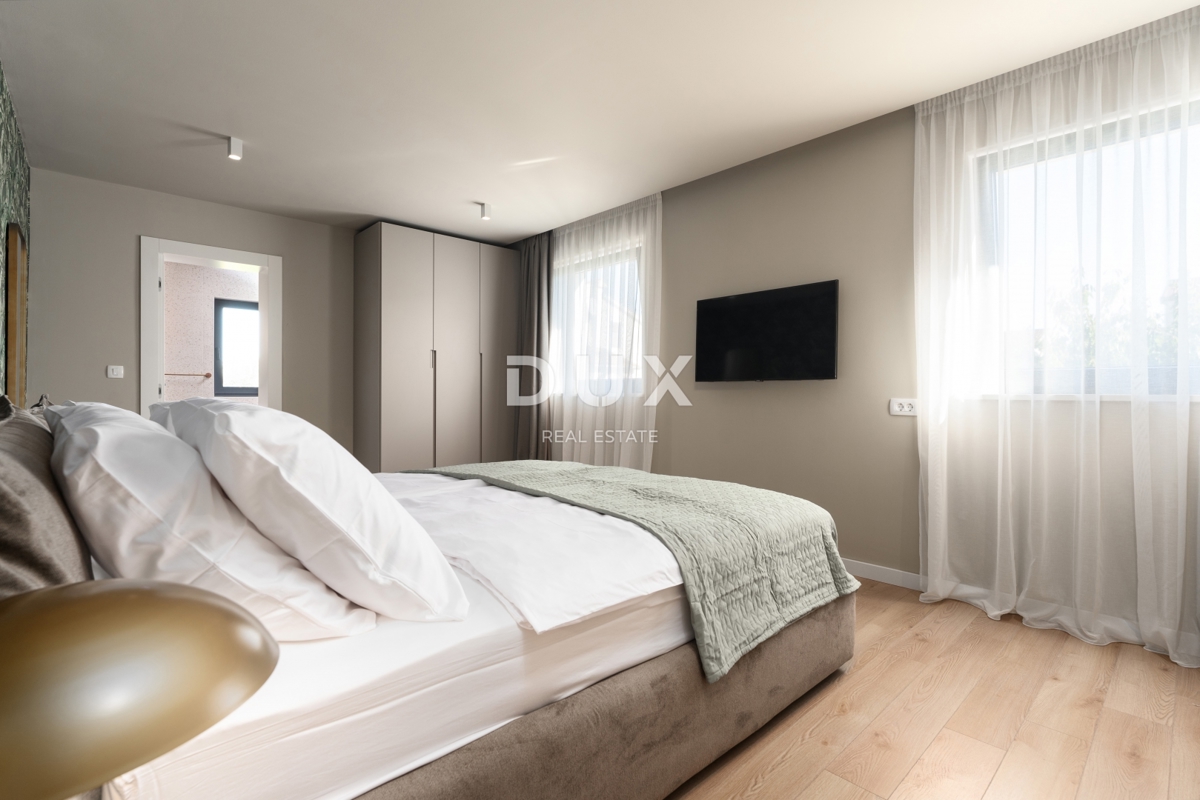 ISTRA, POREČ - Ekskluzivna vila, tri stanovanjske enote, luksuz ob morju