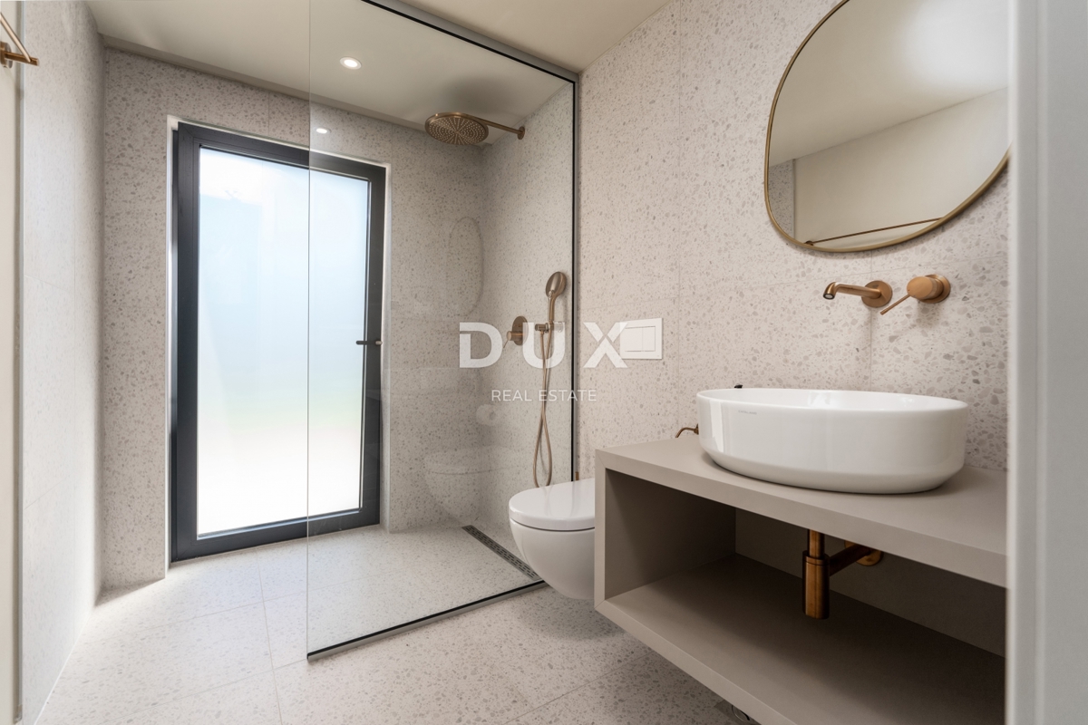 ISTRA, POREČ - Ekskluzivna vila, tri stanovanjske enote, luksuz ob morju