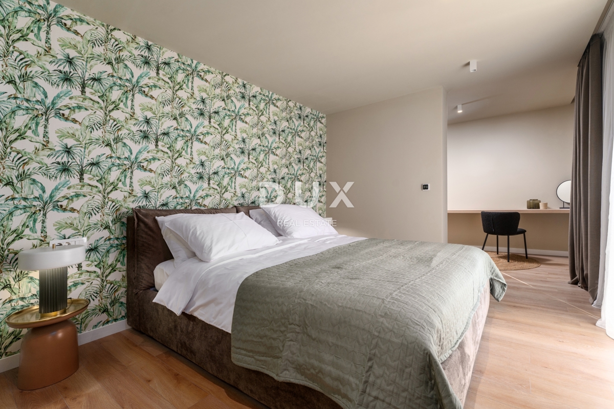 ISTRA, POREČ - Ekskluzivna vila, tri stanovanjske enote, luksuz ob morju