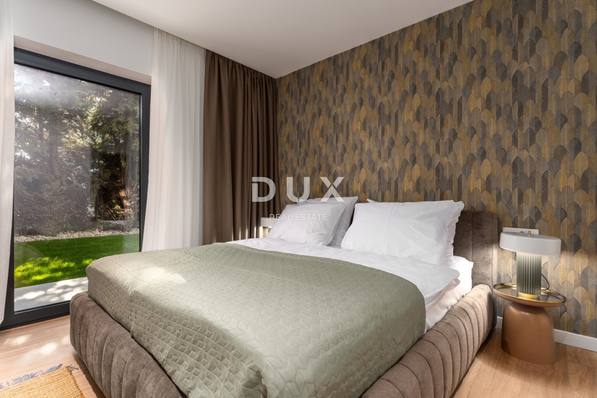 ISTRA, POREČ - Ekskluzivna vila, tri stanovanjske enote, luksuz ob morju