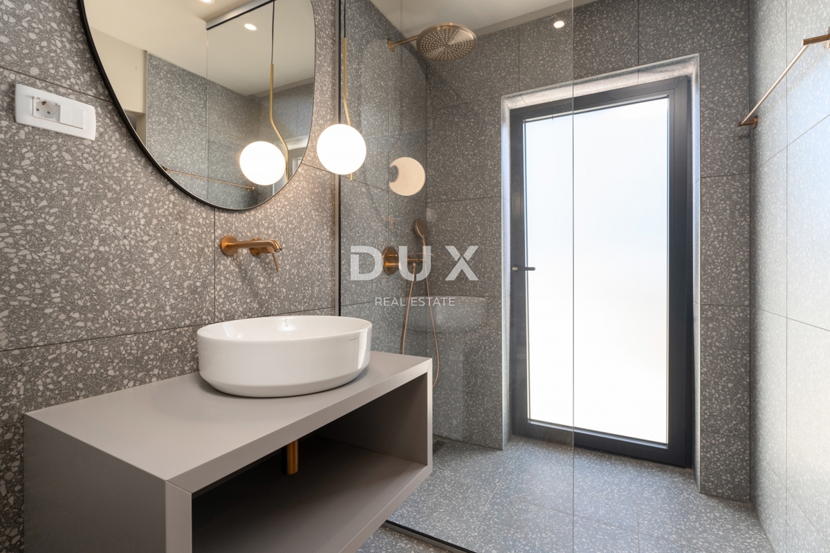 ISTRA, POREČ - Ekskluzivna vila, tri stanovanjske enote, luksuz ob morju