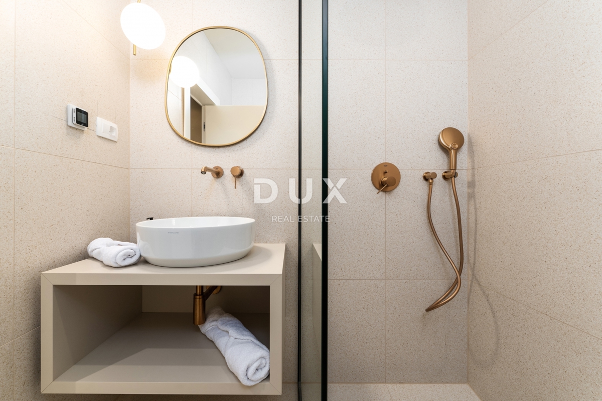 ISTRA, POREČ - Ekskluzivna vila, tri stanovanjske enote, luksuz ob morju