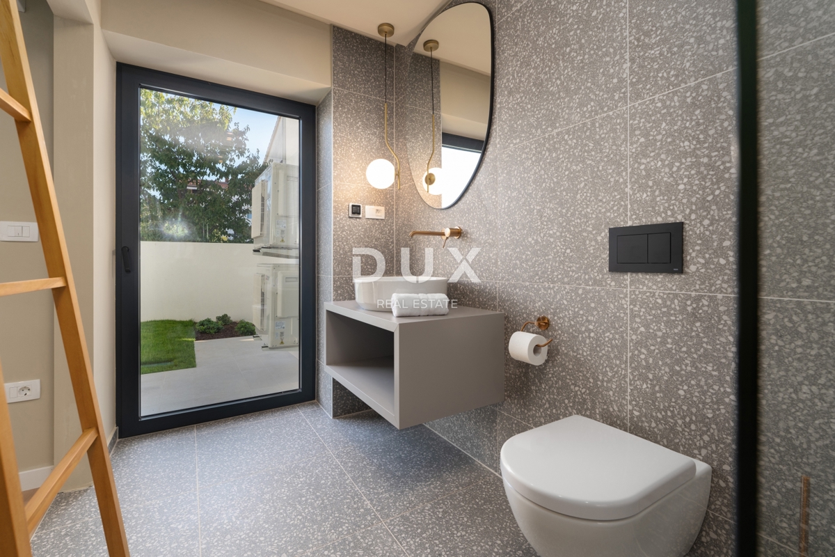 ISTRA, POREČ - Ekskluzivna vila, tri stanovanjske enote, luksuz ob morju