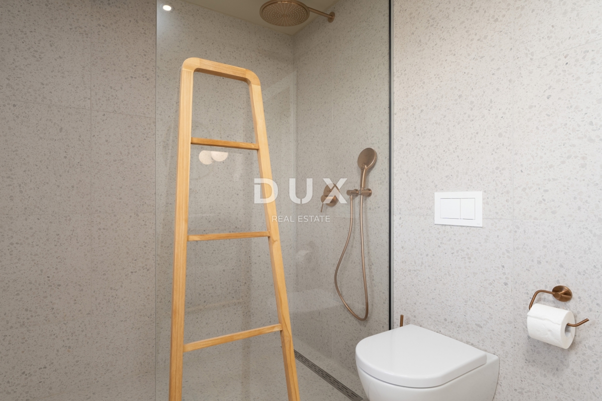 ISTRA, POREČ - Ekskluzivna vila, tri stanovanjske enote, luksuz ob morju