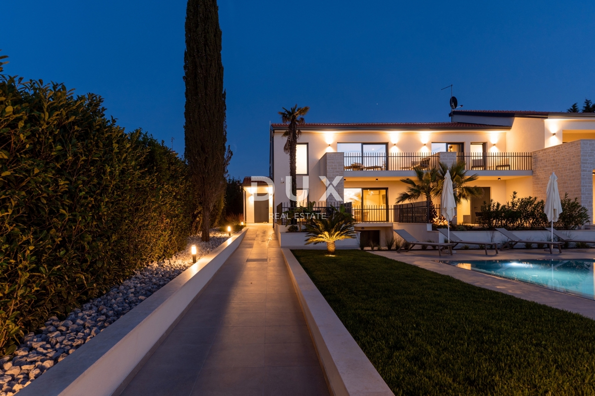 ISTRA, POREČ - Ekskluzivna vila, tri stanovanjske enote, luksuz ob morju