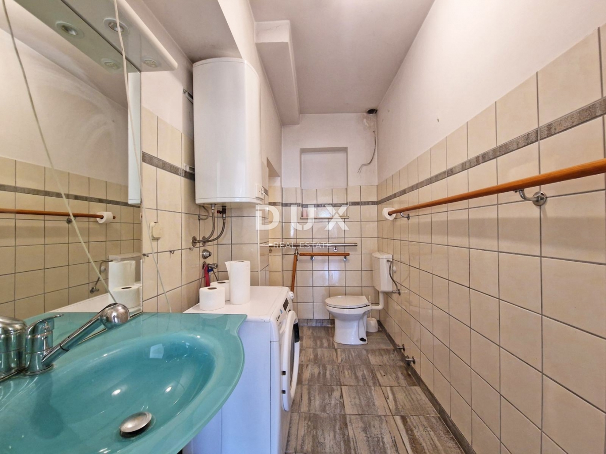 MATULJI, CENTER - pol samostojna hiša 310m2 s pogledom na morje + vrt 900m2