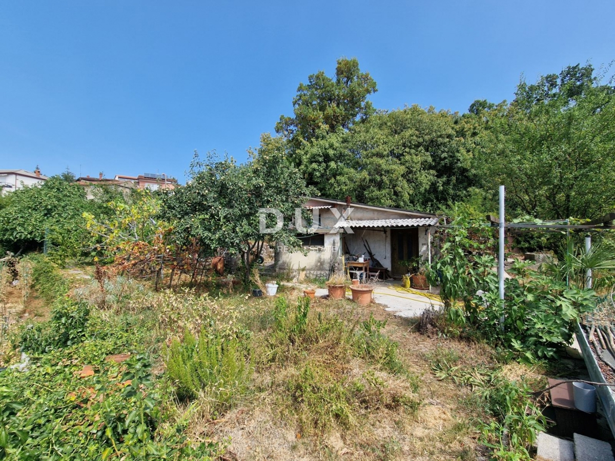 MATULJI, CENTER - pol samostojna hiša 310m2 s pogledom na morje + vrt 900m2