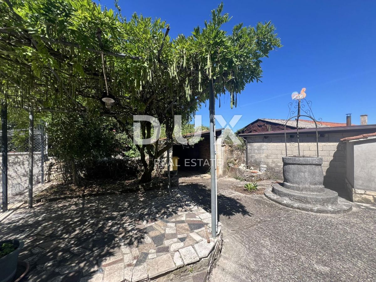 ISTRA, VIŠNJAN - Posest dveh kamnitih hiš, obdanih z naravo in s pogledom na morje