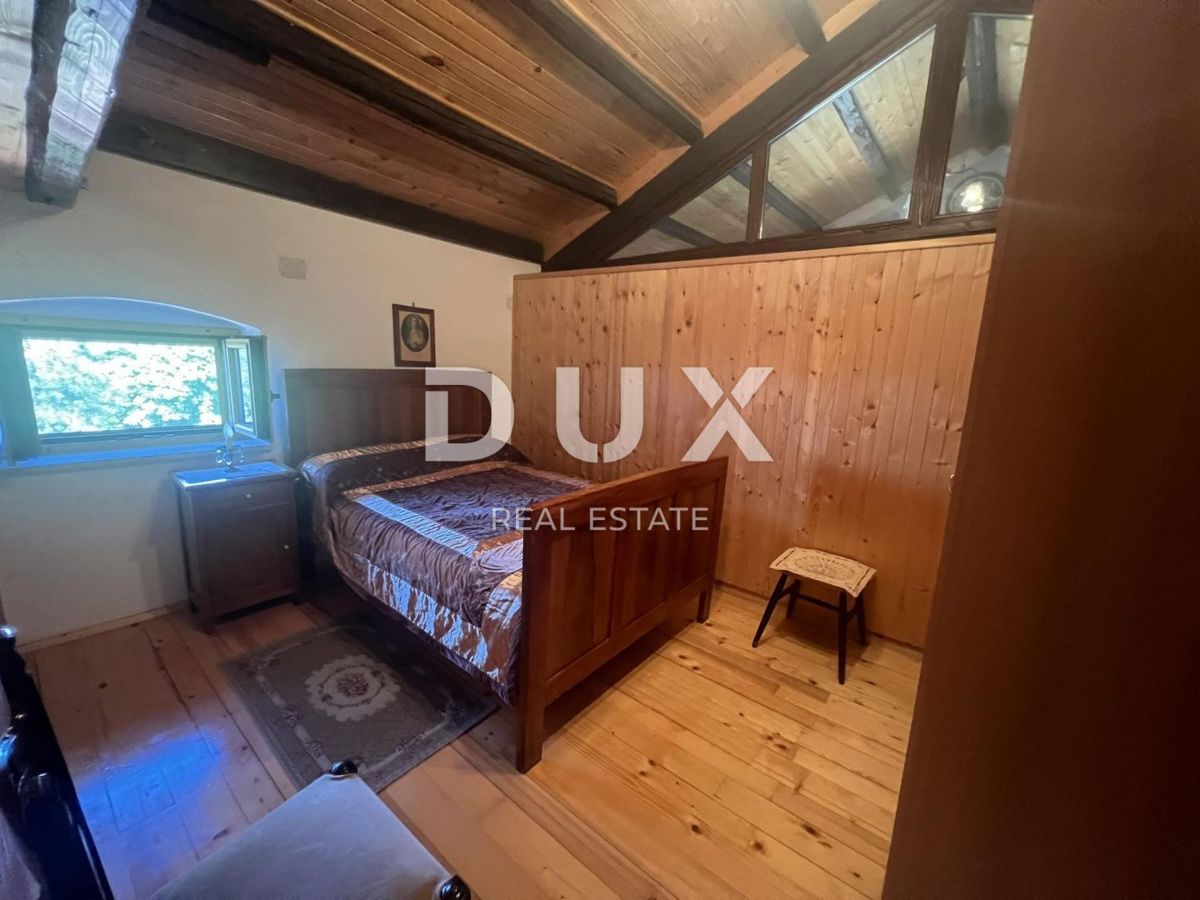 ISTRA, VIŠNJAN - Posest dveh kamnitih hiš, obdanih z naravo in s pogledom na morje