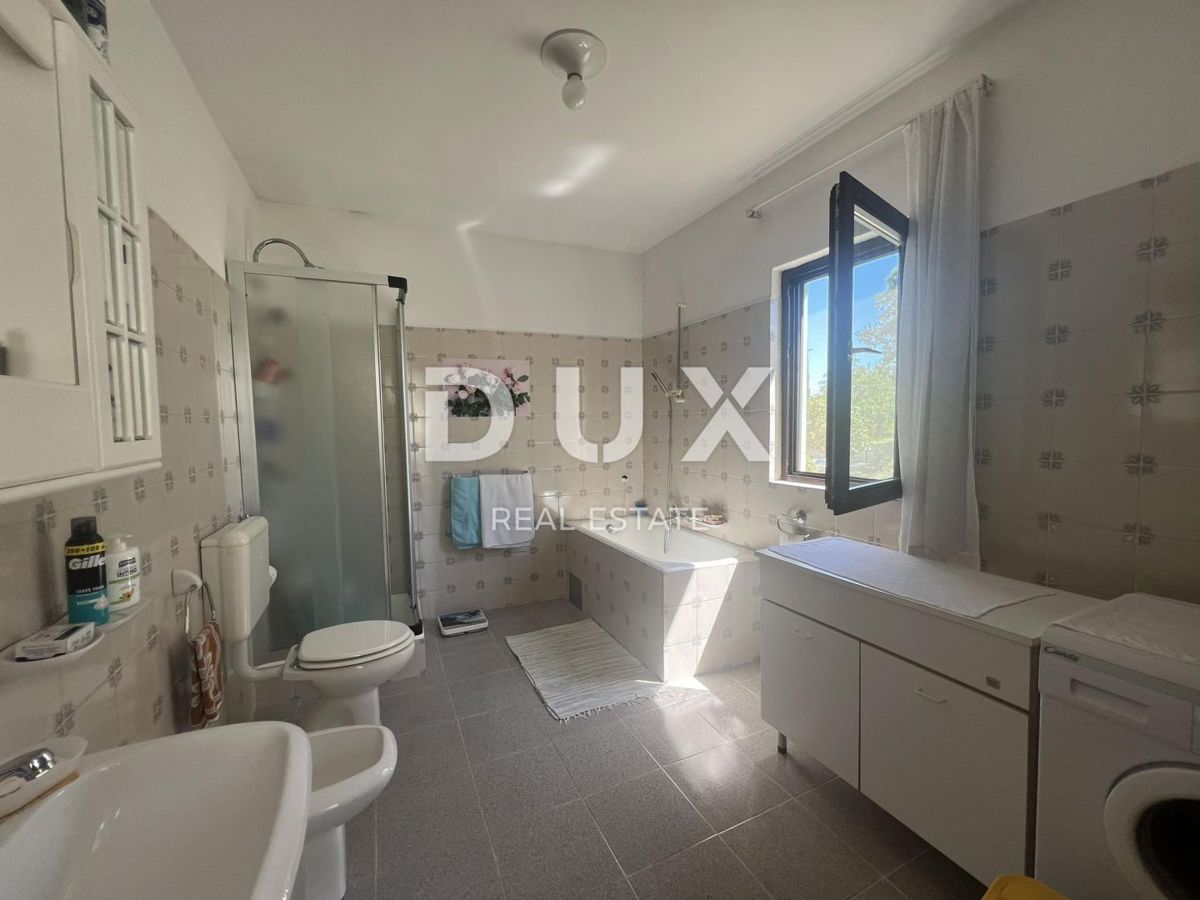 ISTRA, VIŠNJAN - Posest dveh kamnitih hiš, obdanih z naravo in s pogledom na morje