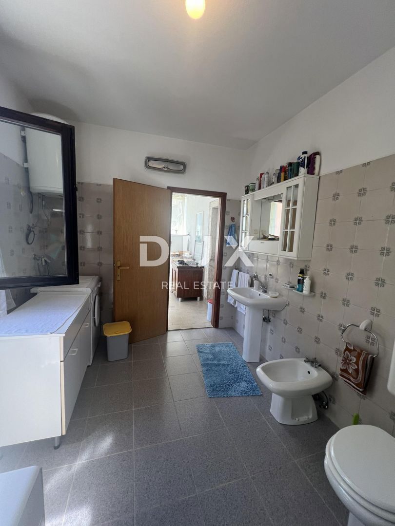 ISTRA, VIŠNJAN - Posest dveh kamnitih hiš, obdanih z naravo in s pogledom na morje