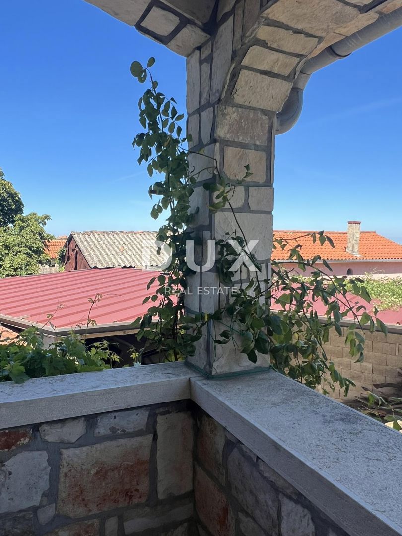 ISTRA, VIŠNJAN - Posest dveh kamnitih hiš, obdanih z naravo in s pogledom na morje