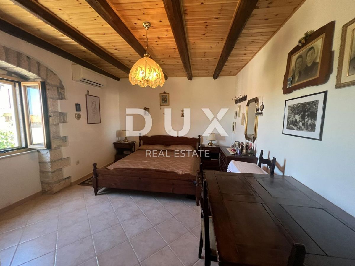 ISTRA, VIŠNJAN - Posest dveh kamnitih hiš, obdanih z naravo in s pogledom na morje