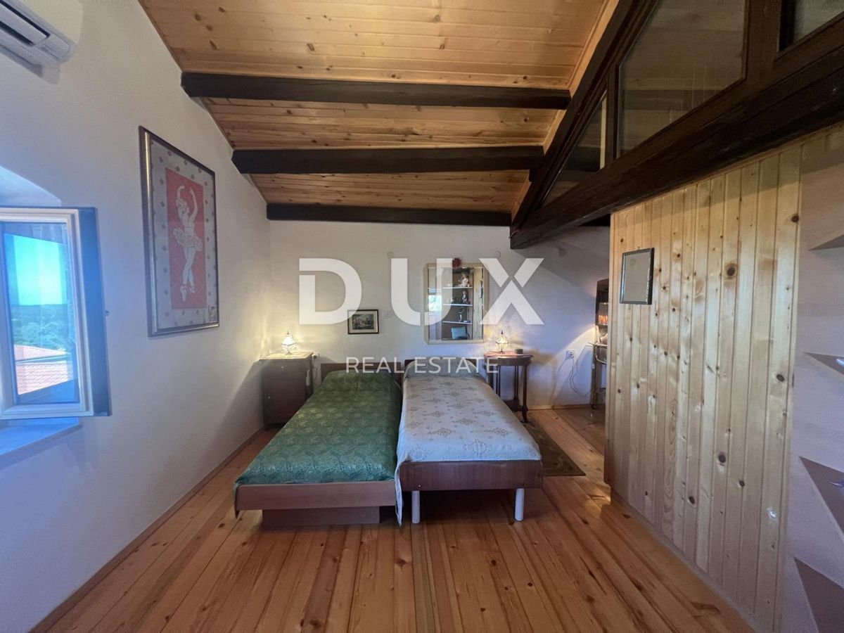 ISTRA, VIŠNJAN - Posest dveh kamnitih hiš, obdanih z naravo in s pogledom na morje