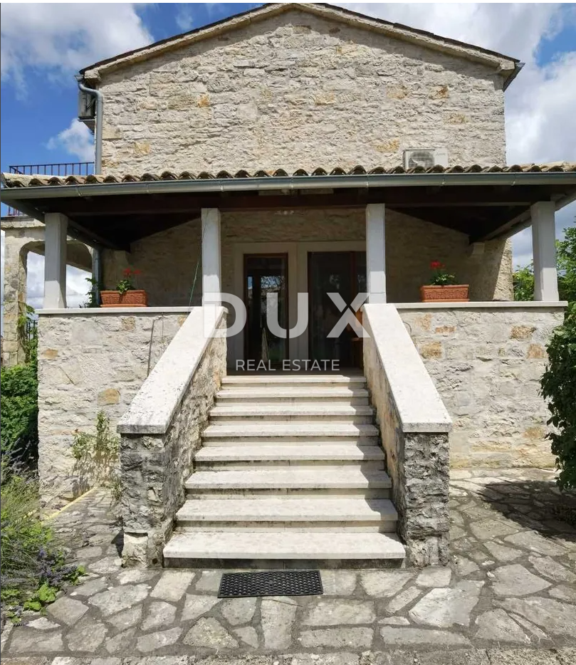 ISTRA, VIŠNJAN - Posest dveh kamnitih hiš, obdanih z naravo in s pogledom na morje