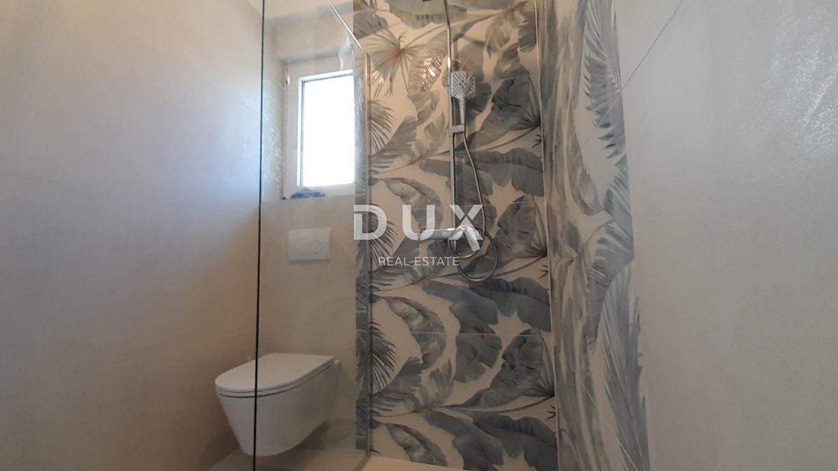 CRIKVENICA, JADRANOVO - luksuzna polpritlična hiša z bazenom, 143m2