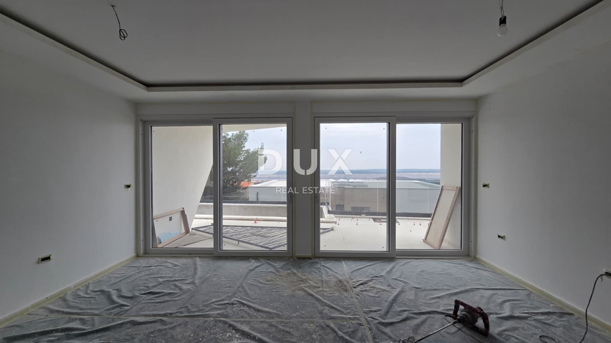 CRIKVENICA, JADRANOVO - luksuzna polpritlična hiša z bazenom, 143m2