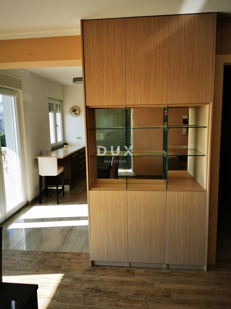 KASTAV, REŠETARI - stanovanje 105m2 z odprtim pogledom na morje, 3 spalnice + dnevna soba, pritličje + vrt 200m2