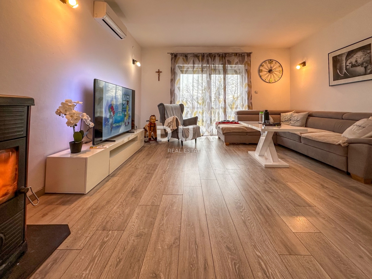 RIJEKA, KUKULJANOVO - opremljeno 3-sobno stanovanje + dnevna soba v pritličju s 356 m2 vrta