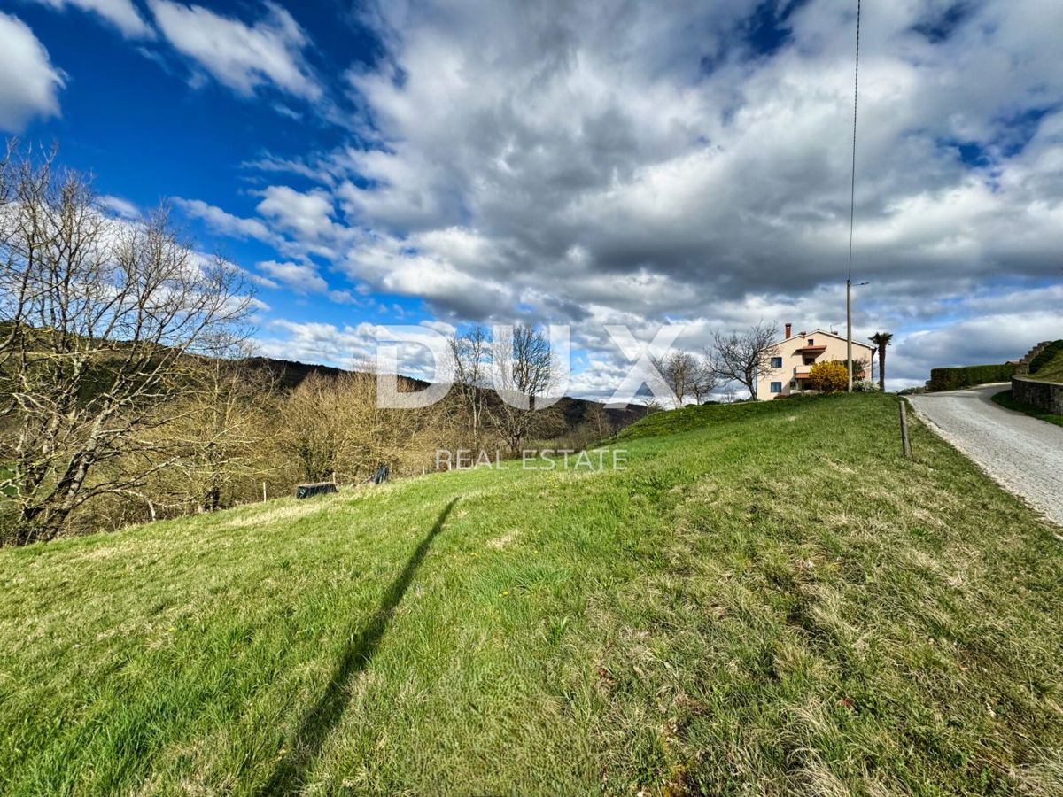 OSREDNJA ISTRA - Gradbeno zemljišče s panoramskim razgledom