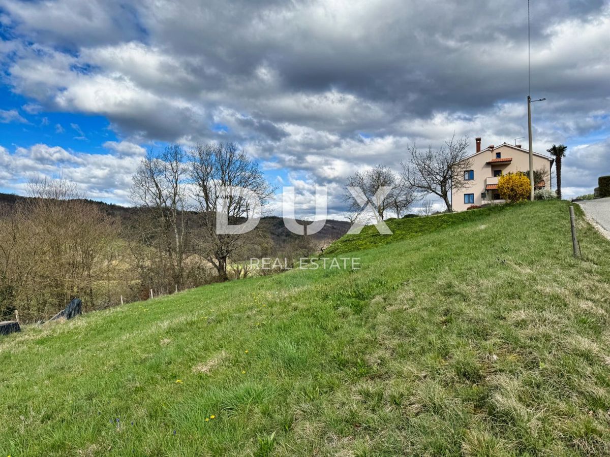 OSREDNJA ISTRA - Gradbeno zemljišče s panoramskim razgledom