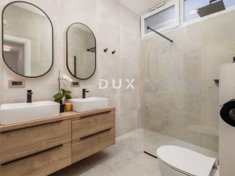 OPATIJA, CENTER - Novo prenovljeno 2-sobno stanovanje z dnevno sobo in vrtom, PRILOŽNOST!