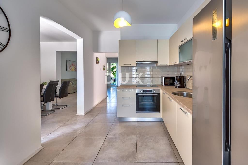 ISTRA, LIŽNJAN - Vila naprodaj z bazenom in pogledom na morje