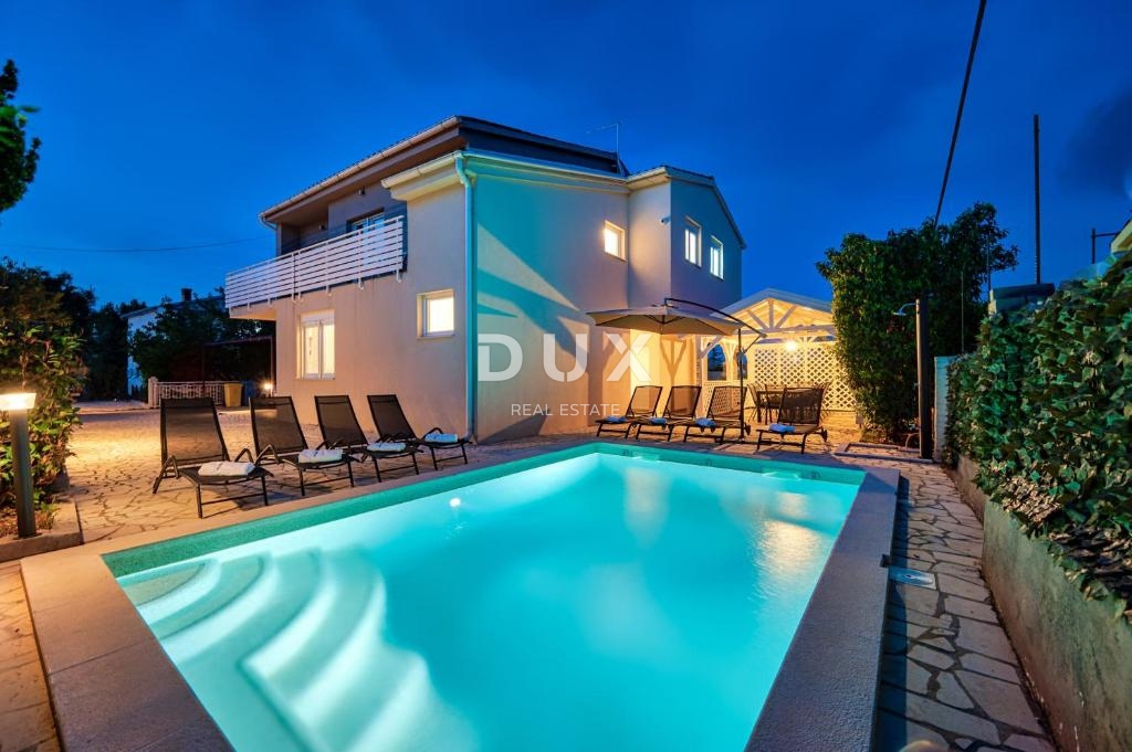 ISTRA, LIŽNJAN - Vila naprodaj z bazenom in pogledom na morje