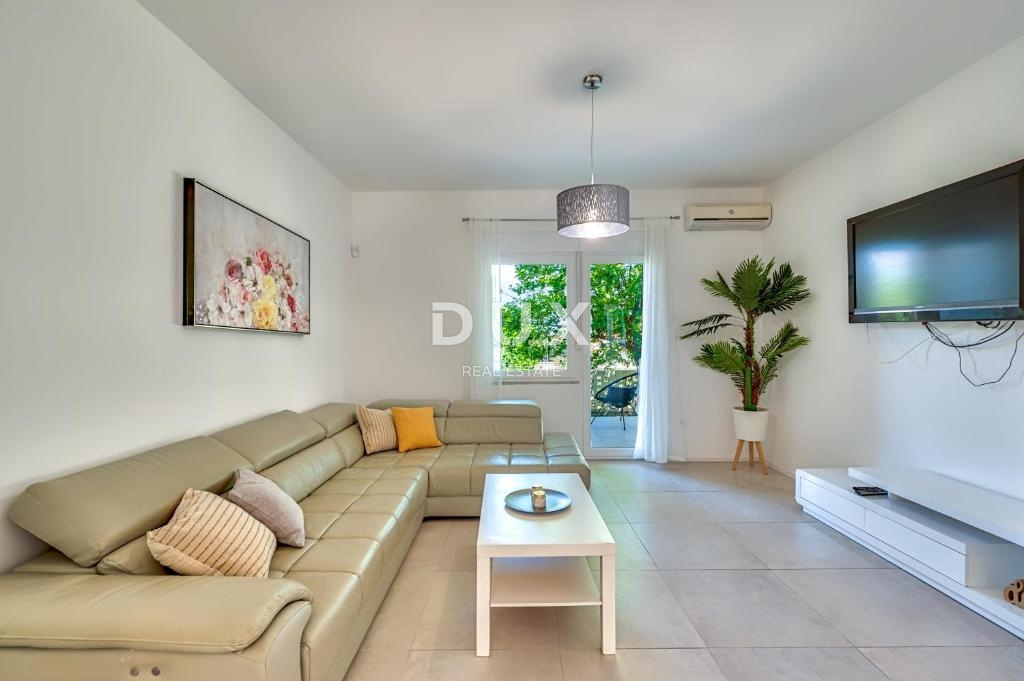 ISTRA, LIŽNJAN - Vila naprodaj z bazenom in pogledom na morje