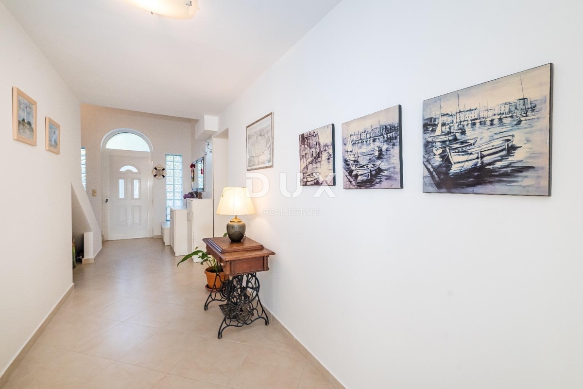 ZADAR, NOVIGRAD - Luksuzna vila s panoramskim pogledom na morje