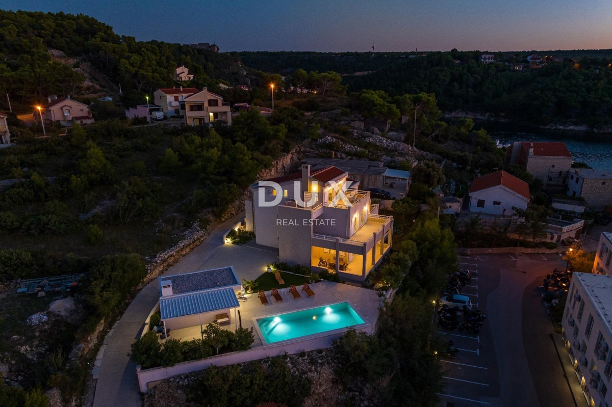 ZADAR, NOVIGRAD - Luksuzna vila s panoramskim pogledom na morje